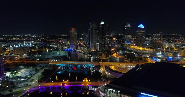 Aerial Accelerato Riprese Downtown Tampa Notte — Video Stock