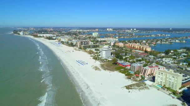 Luchtfoto Drone Tour Van Pete Beach Florida 24P — Stockvideo