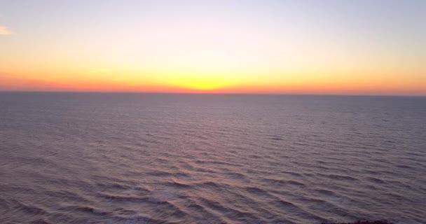 空中抜くショット フロリダ州クリアウォーター ビーチの夕日 — ストック動画