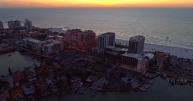 Uçak video Clearwater Florida günbatımı yanal uçuş 4k