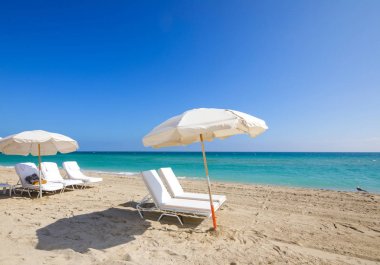Şezlong ve şemsiye Miami Beach