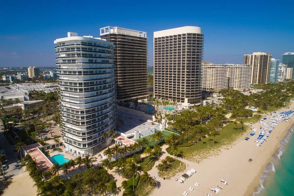 Letecký snímek plážové byty na Floridě Bal Harbour — Stock fotografie