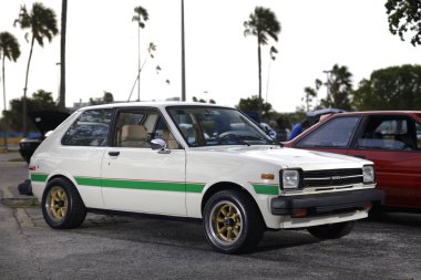 Miami, 27 Ocak 2018: Fotoğraf araba klasik ve kas arabalar ile Miami Florida ABD içinde göstermek otomotiv