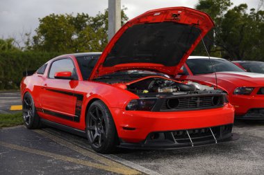 Miami, 27 Ocak 2018: Fotoğraf araba klasik ve kas arabalar ile Miami Florida ABD içinde göstermek otomotiv