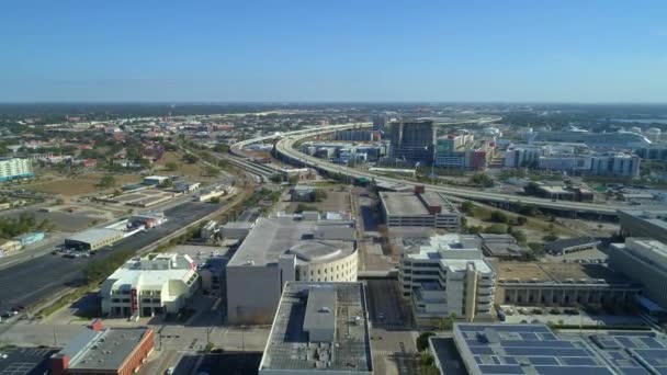 无人机拍摄的坦帕市中心和高速公路 — 图库视频影像