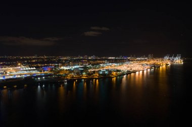 Port Miami Florida hava gece görüntüsü