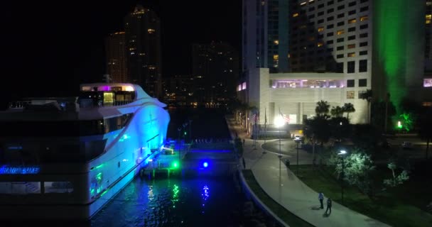 Εναέρια Νύχτα Drone Βίντεο Seafair Πολυτελή Γιοτ Downtown Miami Intercontinental — Αρχείο Βίντεο