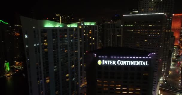 インター コンチネンタル マイアミ航空夜ビデオ映像をドローンします — ストック動画