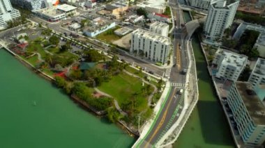 Hava dron görüntüleri Miami Beach Maurice Gibb Memorial Park ve günbatımı Harbour