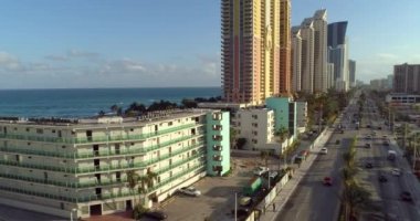 Hava dron görüntüleri Sunny Isles Beach altın Strand okyanus Villa Resort yıkım sitesi