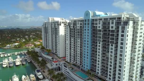 Letecké Filmové Nadjezdu Odhalit Sunset Harbour Marina Miami Beach Florida — Stock video