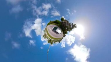 Hareketli görüntüleri araba hareket 4k küçük bir gezegende