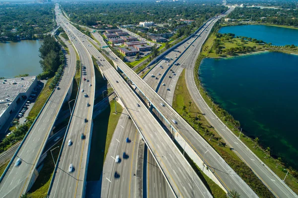 Luftdrohne Foto Autobahn Kreuzung miami florida palmetto ex — Stockfoto