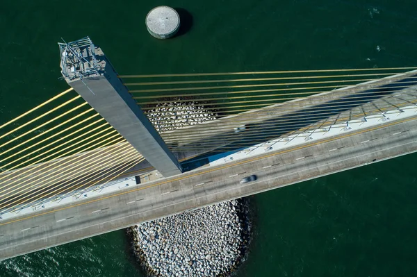 Suspension bridge tower inspektion Sunshine Skyway Tampa Bay Flo — Stockfoto