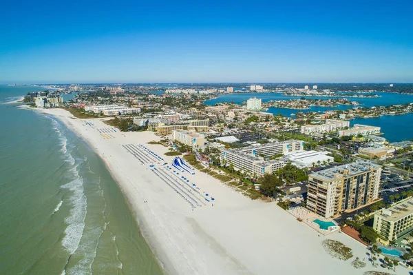 Luftbild von Urlaubsorten am Strand von St. pete — Stockfoto