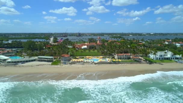 Clipe Aéreo Que Estabelece Tiro Mar Lago Resort Palm Beach — Vídeo de Stock