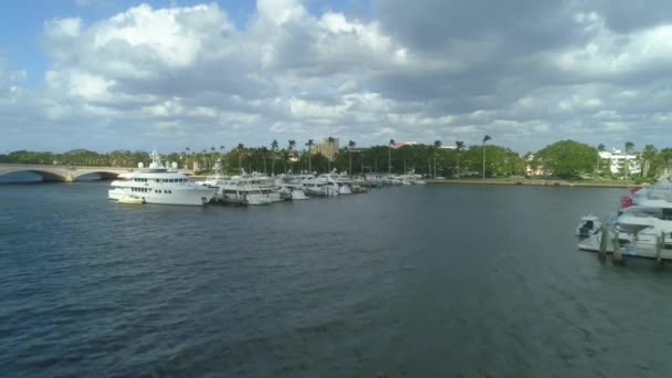 Aerial Rivelare Drone Filmato West Palm Beach Marina Con Yacht — Video Stock