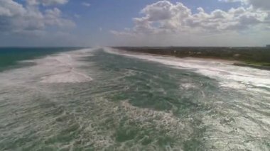 Havadan görüntüleri büyük şaşırtıcı dalgalar Palm Beach Florida 4k 60p