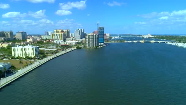 空中接近市中心西棕榈海滩佛罗里达州 — 图库视频影像