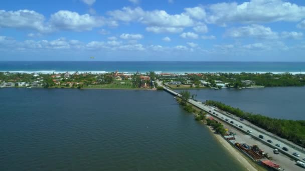 Antenne Drohne Video Palmenstrand Florida Oceanfront Resorts 60P — Stockvideo