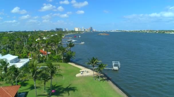 Waterfront Mansions West Palm Beach Upscale Neighborhood 60P Footage — Stock Video