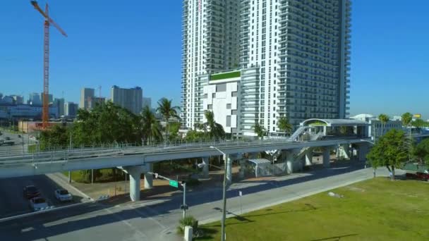 Luftbildaufnahmen Der Neuen Entwicklung Quadrat Station Ein Mietwohnungsgebäude Der Innenstadt — Stockvideo