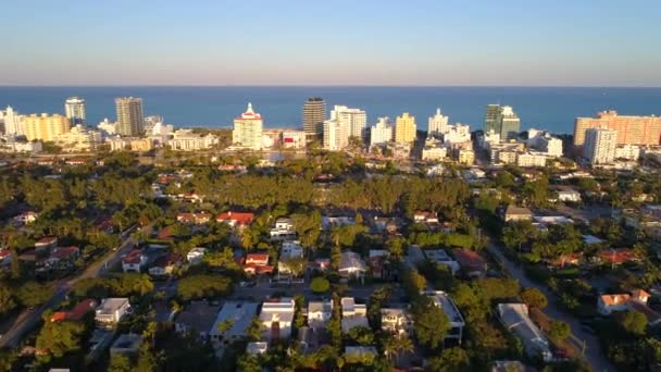 Luchtfoto Miami Beach Duwen Bij Het Vaststellen Van Shot Weergegeven — Stockvideo