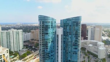 Gök olayları ortaya River House ve 100 Las Olas geliştirme Tarpon nehrin 4k 60p
