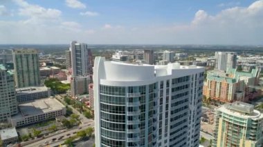 Sinematik hava dron görüntüleri Downtown Fort Lauderdale Florida 4k 60