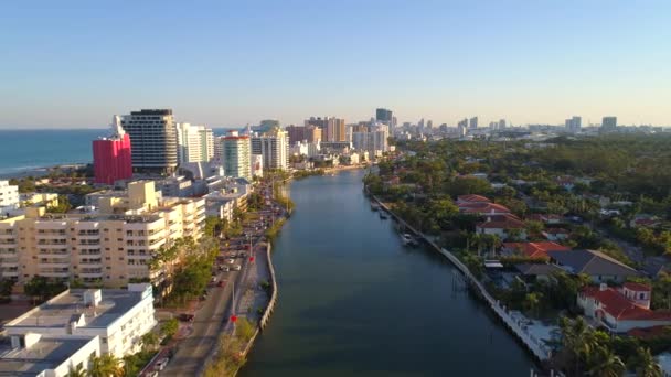 Drone Luchtfoto Miami Beach Indian Creek Waterweg — Stockvideo