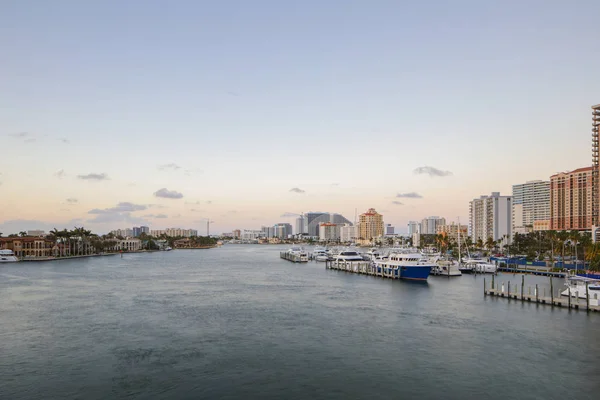 Fort Lauderdale Floride bateaux sur la voie navigable Intracoastal — Photo