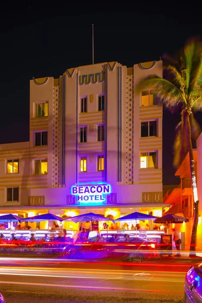 Beacon Hotel Miami Beach à noite — Fotografia de Stock