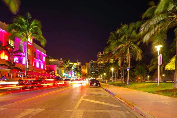 Middernacht op Ocean Drive lange blootstelling afbeelding — Stockfoto