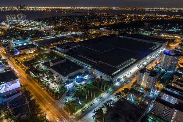 迈阿密海滩会议中心空中夜景图像 — 图库照片