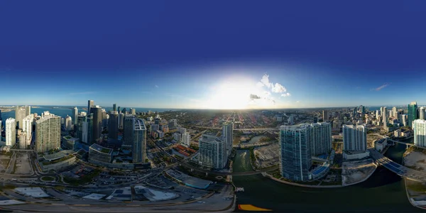 360 panorama brickell miami fluss stadtbild — Stockfoto