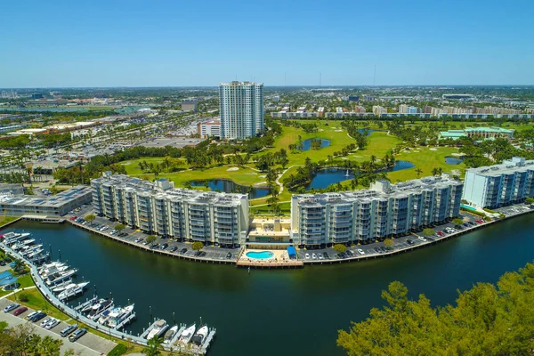 Condominios Frente Mar Florida Con Barcos Canal Agua Vistas Campo — Foto de Stock