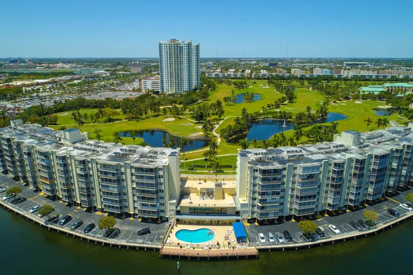 Florida Bostadsrätter Vattnet Med Utsikt Över Poolen Och Golfbana — Stockfoto