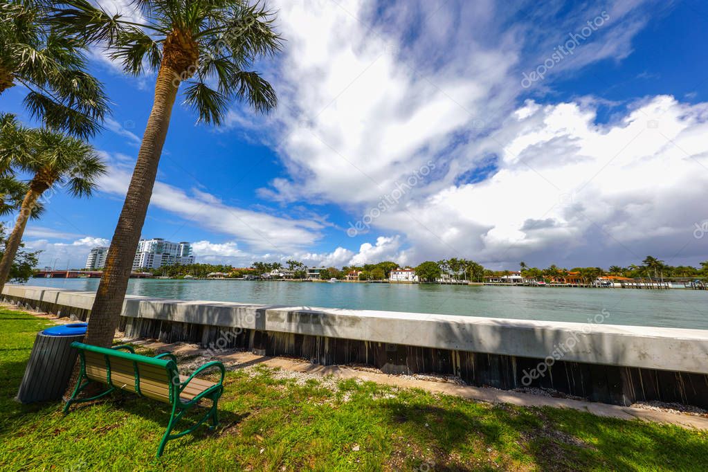 Miami Beach elevated seawall to compensate for rising water level