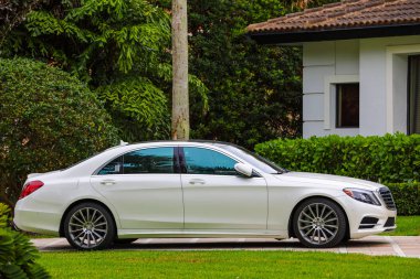 Lüks Mercedes S Class sedan