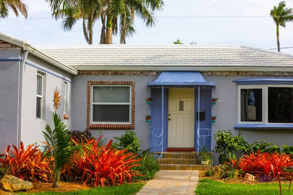 Zuid-Florida één familie thuis wwith tuin — Stockfoto