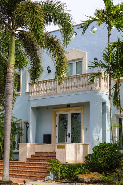 Florida house with palms — Stock Photo, Image