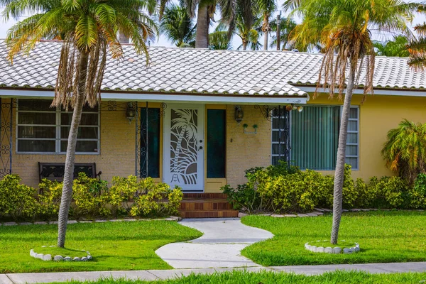 Florida architecture 1950's single family home — Stock Photo, Image