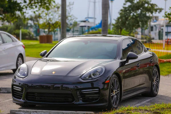 2016 Porsche Panamera GTS esportes sedan — Fotografia de Stock