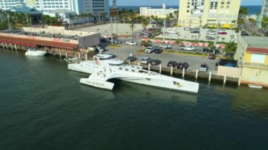 Hollywood, Fl, Amerika Birleşik Devletleri - 12 Mayıs 2018: Hava dron görüntüleri Mv Brigitte Bardot deniz çoban, rıhtım