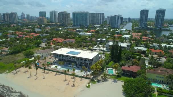 Aerial Arkivfilmer Lyx Herrgårdar Stranden — Stockvideo