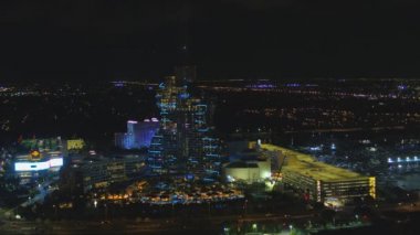 Hard Rock gitar şekilli Seminole Hollywood Florida otelindeki parlak ışık dizisi