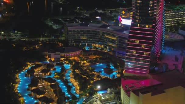 Imágenes Aéreas Nocturnas Seminole Hard Rock Casino Hotel Forma Guitarra — Vídeos de Stock