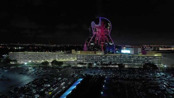 Широкоугольная Ночная Съемка Seminole Hard Rock Hotel Casino — стоковое видео