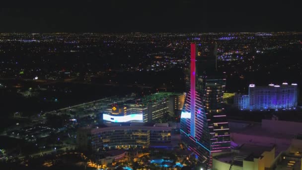 Inclinação Aérea Para Baixo Revelar Seminole Hard Rock Hotel Piscina — Vídeo de Stock