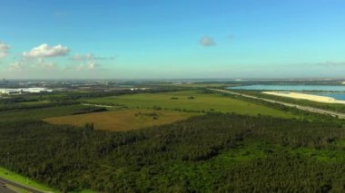  Miami Dream Mall insansız hava araçları üzerinde uçuyor.